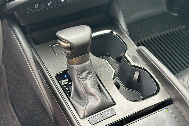 new 2025 Lexus ES 300h car, priced at $47,315