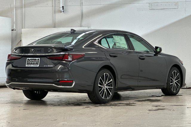 new 2025 Lexus ES 300h car, priced at $51,051