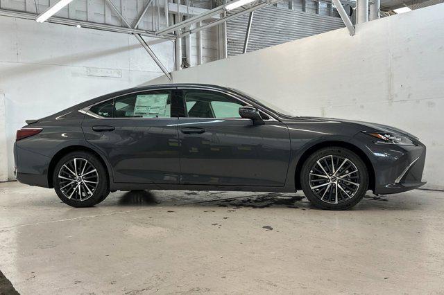 new 2025 Lexus ES 300h car, priced at $51,051