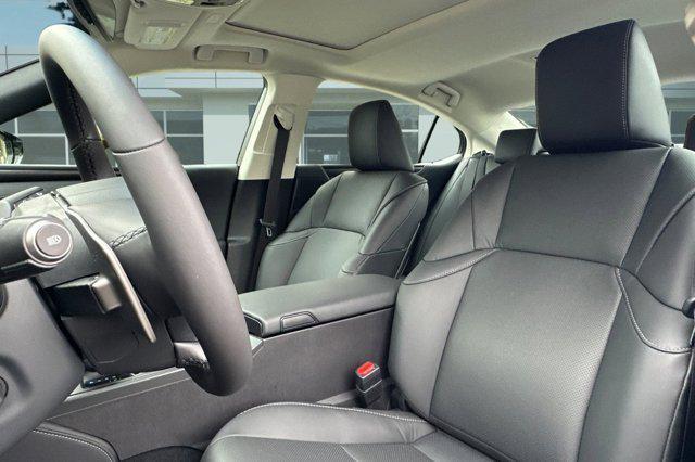 new 2025 Lexus ES 300h car, priced at $47,834