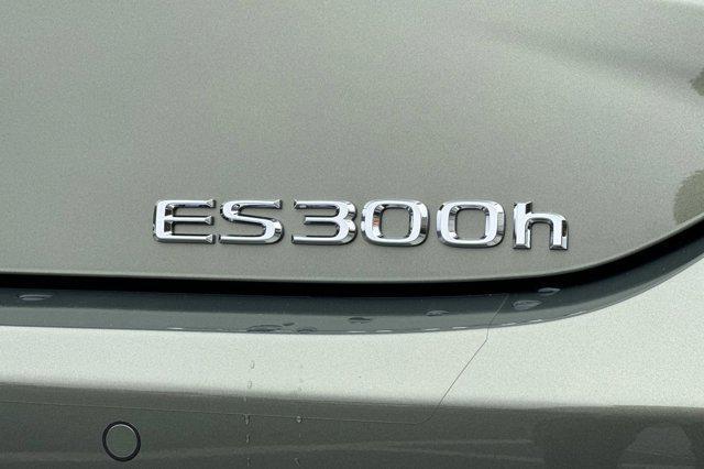 new 2025 Lexus ES 300h car, priced at $47,834