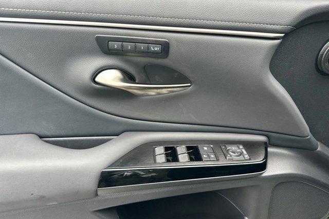 new 2025 Lexus ES 300h car, priced at $47,834