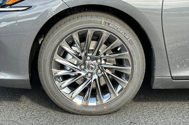 new 2025 Lexus ES 300h car, priced at $53,405