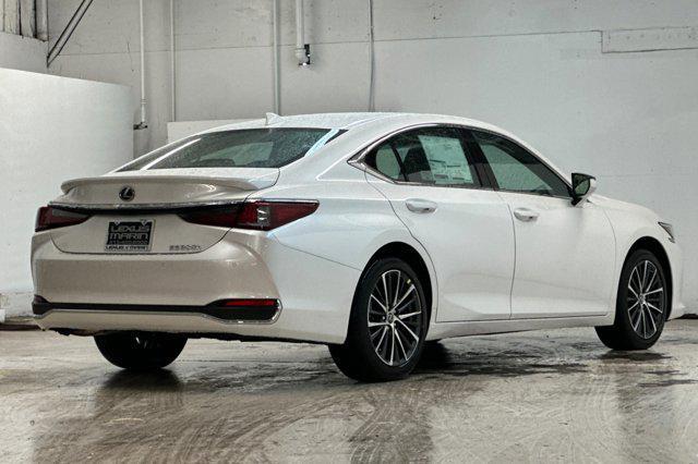 new 2025 Lexus ES 300h car, priced at $47,561