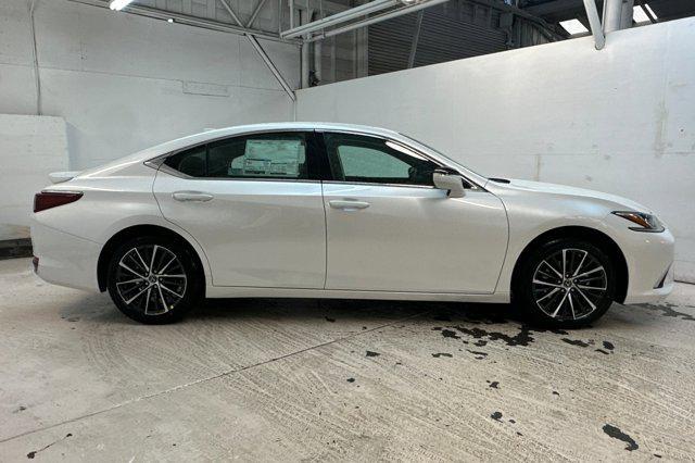 new 2025 Lexus ES 300h car, priced at $47,561