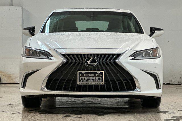 new 2025 Lexus ES 300h car, priced at $47,561