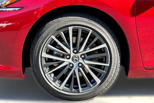 new 2025 Lexus ES 300h car, priced at $48,475