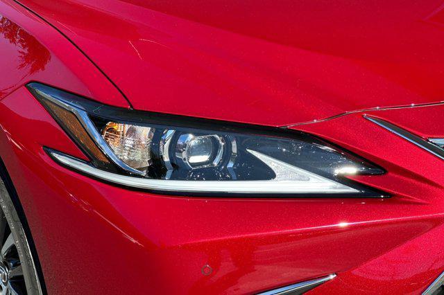new 2025 Lexus ES 300h car, priced at $48,475
