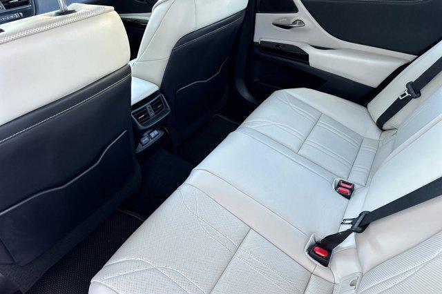 new 2025 Lexus ES 300h car, priced at $53,405