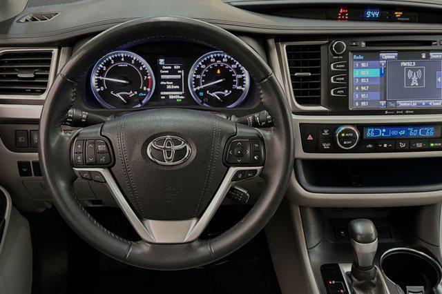 used 2019 Toyota Highlander car, priced at $25,496