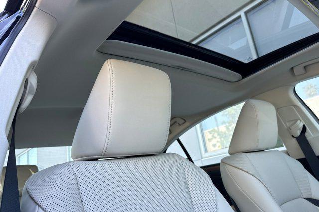 new 2025 Lexus ES 300h car, priced at $48,065