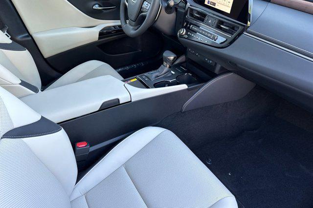 new 2025 Lexus ES 300h car, priced at $48,065
