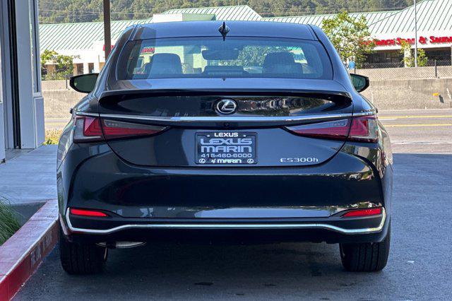 new 2025 Lexus ES 300h car, priced at $48,065