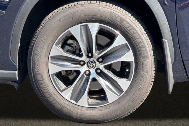 used 2024 Toyota Highlander car, priced at $38,996