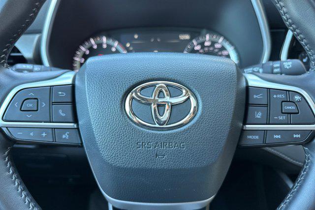 used 2024 Toyota Highlander car, priced at $35,996