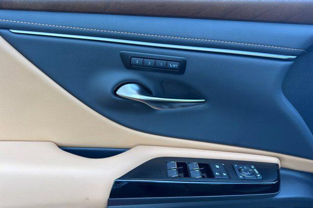 new 2025 Lexus ES 350 car, priced at $49,295