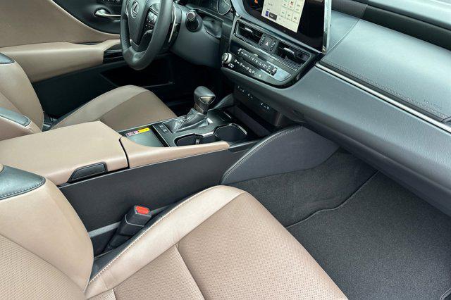 new 2025 Lexus ES 300h car, priced at $48,565