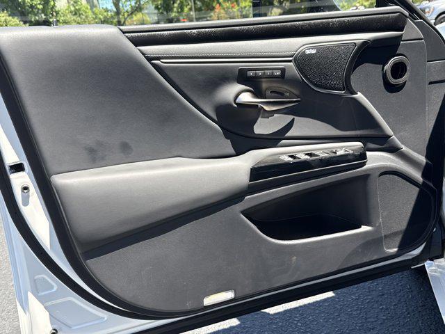 new 2025 Lexus ES 300h car, priced at $53,739