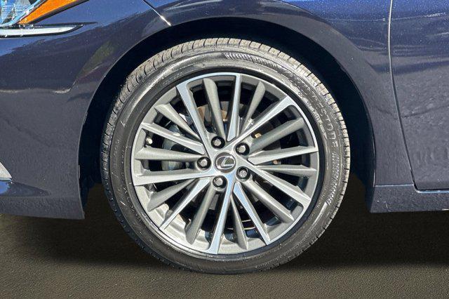 used 2022 Lexus ES 300h car, priced at $35,996