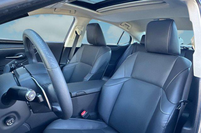 used 2022 Lexus ES 300h car, priced at $35,996