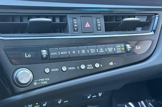 used 2022 Lexus ES 300h car, priced at $35,996