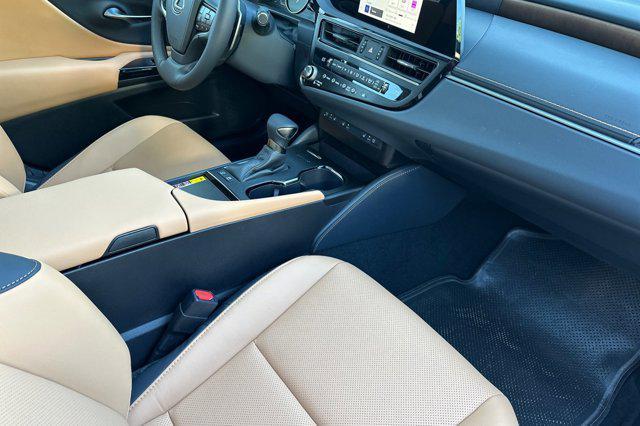 new 2025 Lexus ES 300h car, priced at $49,314