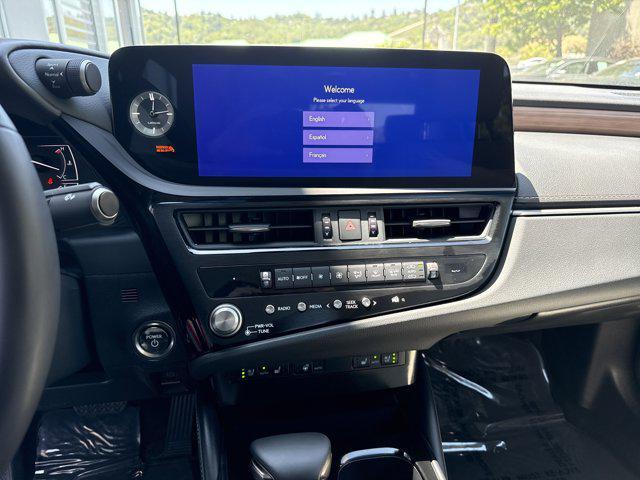 new 2025 Lexus ES 300h car, priced at $47,614