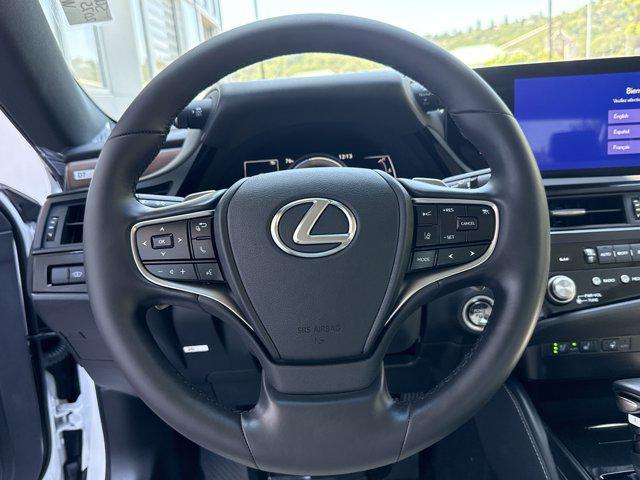 new 2025 Lexus ES 300h car, priced at $47,614