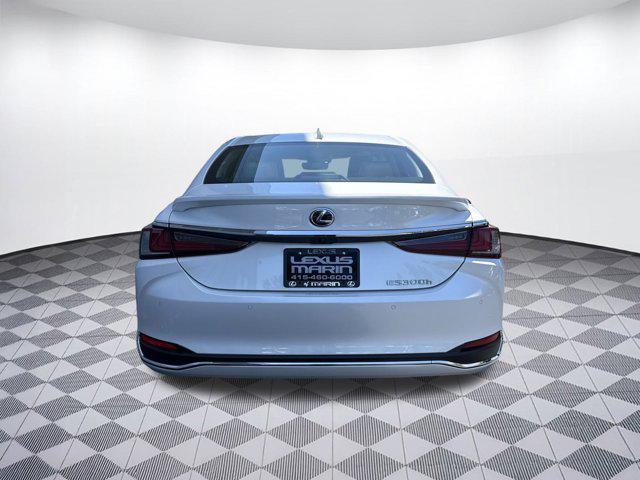 new 2025 Lexus ES 300h car, priced at $47,614