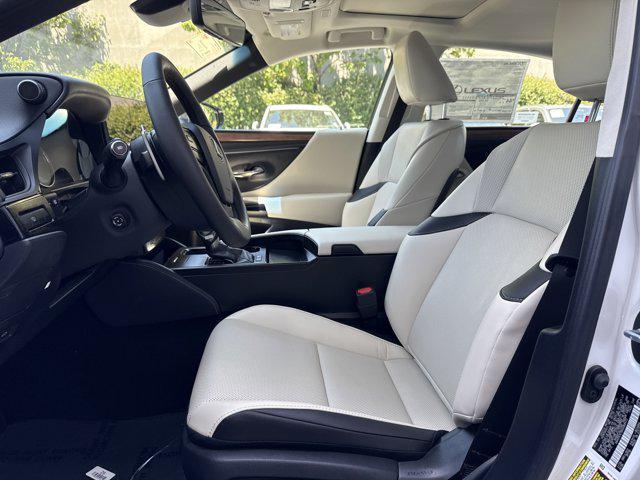 new 2025 Lexus ES 300h car, priced at $47,614