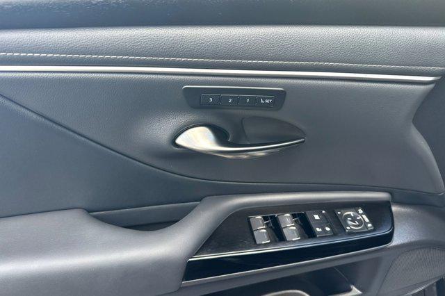 new 2025 Lexus ES 300h car, priced at $47,640