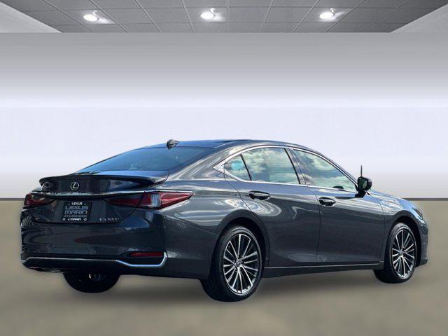 new 2025 Lexus ES 300h car, priced at $47,640