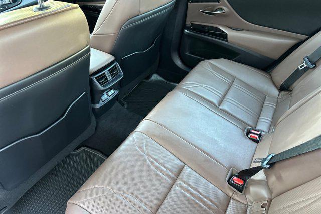 new 2025 Lexus ES 300h car, priced at $52,905