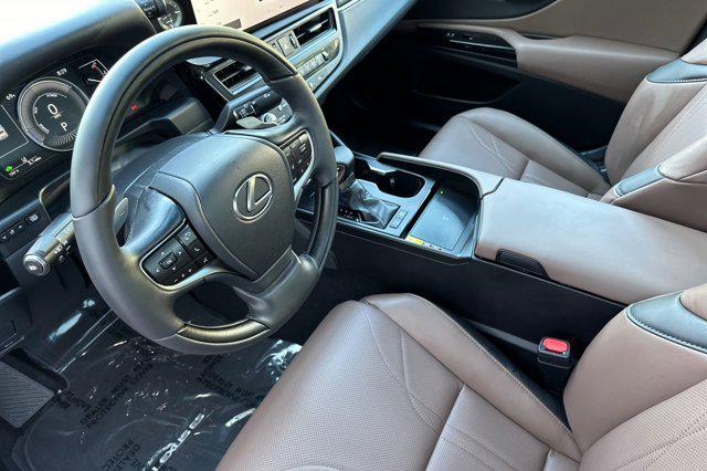 new 2025 Lexus ES 300h car, priced at $52,905