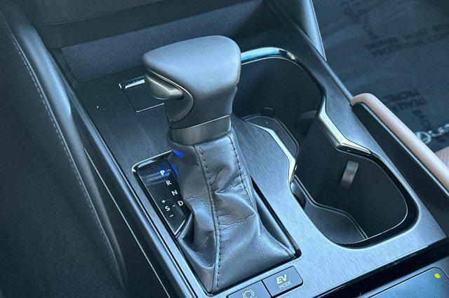 new 2025 Lexus ES 300h car, priced at $52,905