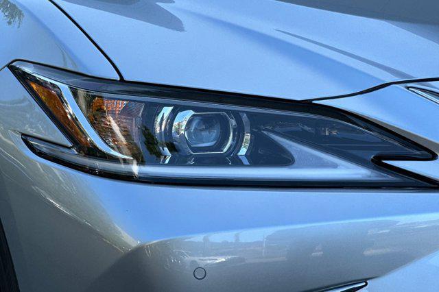 new 2025 Lexus ES 300h car, priced at $47,695