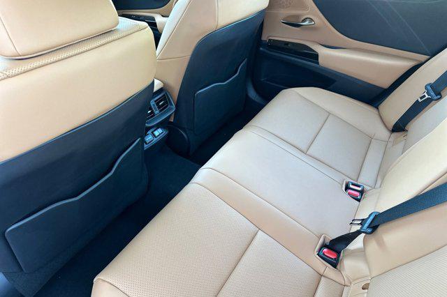 new 2025 Lexus ES 300h car, priced at $47,695