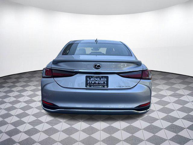 new 2025 Lexus ES 300h car, priced at $47,195