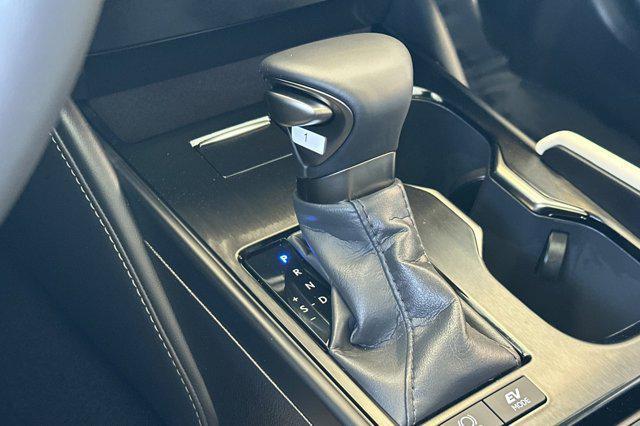 new 2025 Lexus ES 300h car, priced at $47,695