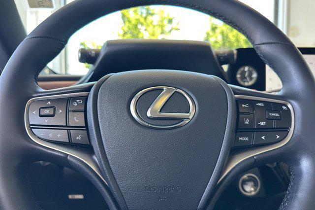 new 2025 Lexus ES 300h car, priced at $47,695