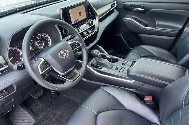 used 2024 Toyota Highlander car, priced at $39,999
