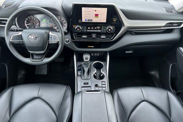 used 2024 Toyota Highlander car, priced at $39,999