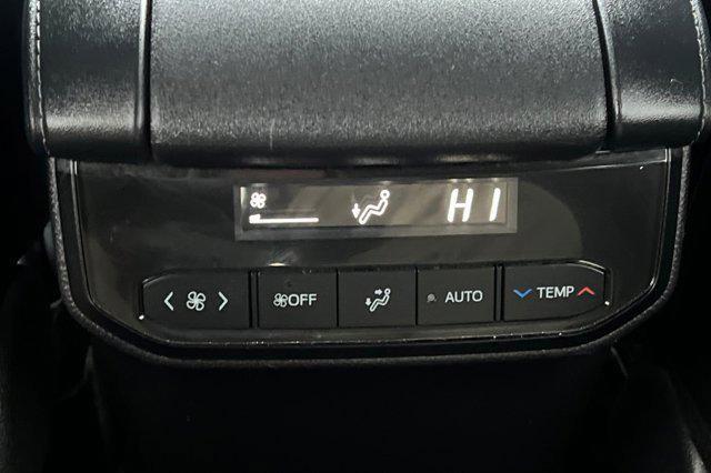 used 2024 Toyota Highlander car, priced at $39,999