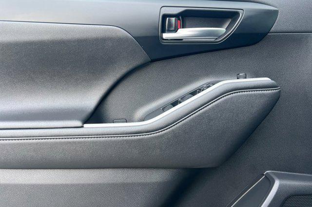 used 2024 Toyota Highlander car, priced at $39,999