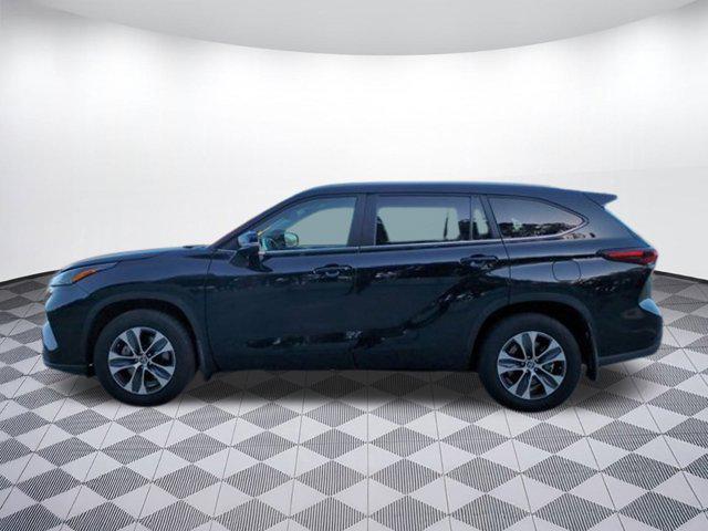 used 2024 Toyota Highlander car, priced at $39,999