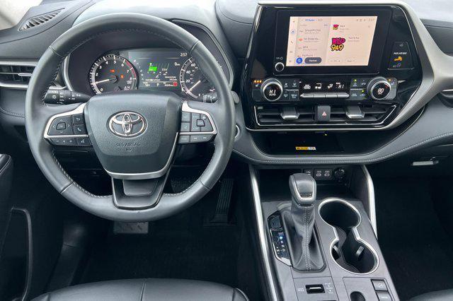 used 2024 Toyota Highlander car, priced at $39,999