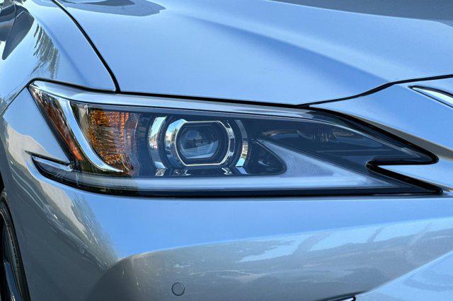new 2025 Lexus ES 300h car, priced at $48,444