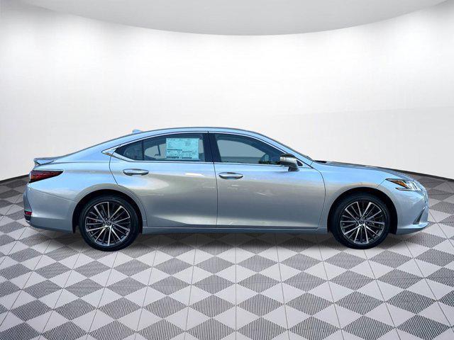 new 2025 Lexus ES 300h car, priced at $48,444