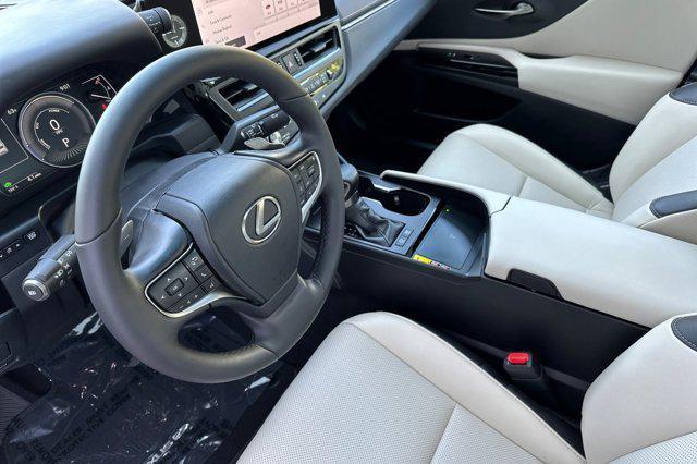 new 2025 Lexus ES 300h car, priced at $48,444