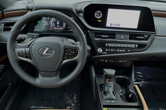 new 2025 Lexus ES 300h car, priced at $47,901